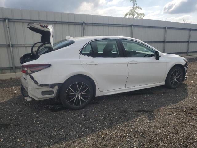 4T1G11AK8PU733882 - 2023 TOYOTA CAMRY SE NIGHT SHADE WHITE photo 3