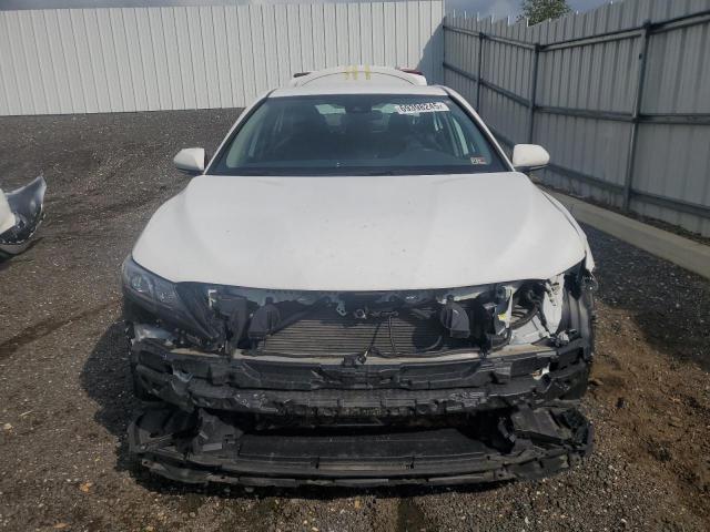 4T1G11AK8PU733882 - 2023 TOYOTA CAMRY SE NIGHT SHADE WHITE photo 5