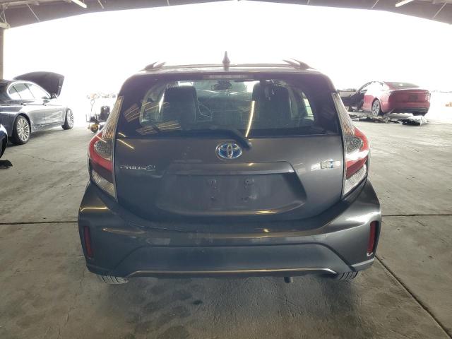 JTDKDTB35J1601485 - 2018 TOYOTA PRIUS C GRAY photo 6