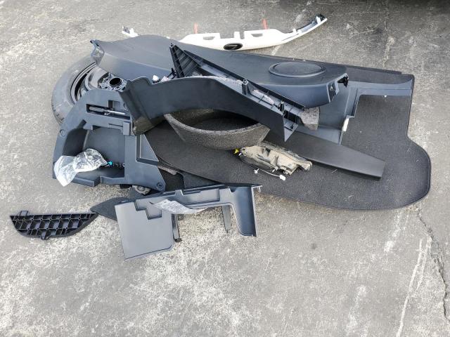 JTJYARBZ9K2132002 - 2019 LEXUS NX 300 BASE 白色 照片 12