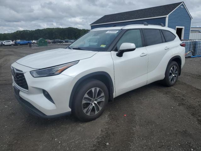 2022 TOYOTA HIGHLANDER XLE, 