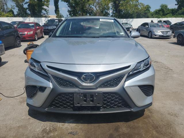 JTNB11HK0J3016244 - 2018 TOYOTA CAMRY L 银色 照片 5