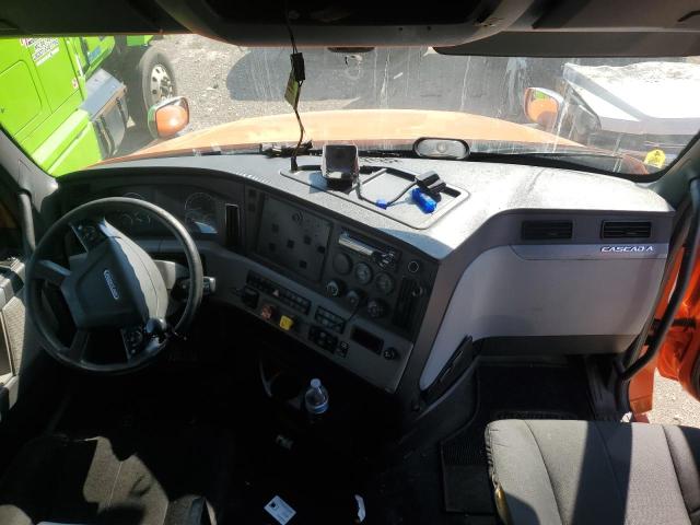 3AKJHHDR6KSKJ6731 - 2019 FREIGHTLINER CASCADIA 1 ORANGE photo 5