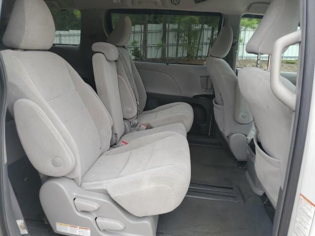 5TDKZ3DC0JS904207 - 2018 TOYOTA SIENNA LE Weiß Foto 11