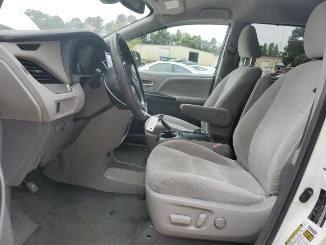 5TDKZ3DC0JS904207 - 2018 TOYOTA SIENNA LE Weiß Foto 7