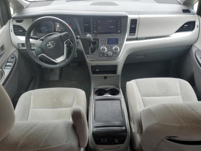 5TDKZ3DC0JS904207 - 2018 TOYOTA SIENNA LE Weiß Foto 8