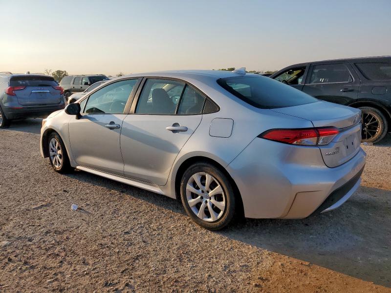 5YFEPMAE1MP189160 - 2021 TOYOTA COROLLA LE SILVER photo 2
