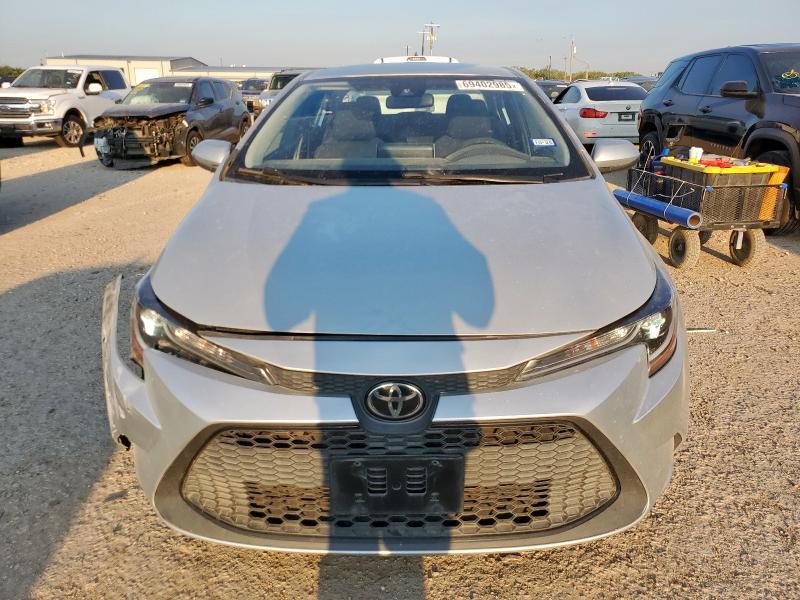 5YFEPMAE1MP189160 - 2021 TOYOTA COROLLA LE SILVER photo 5
