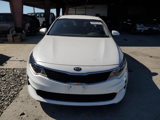 5XXGT4L39JG270346 - 2018 KIA OPTIMA LX WHITE photo 5