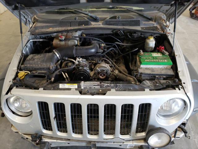 1J4GL38KX5W704489 - 2005 JEEP LIBERTY RENEGADE 银色 照片 11