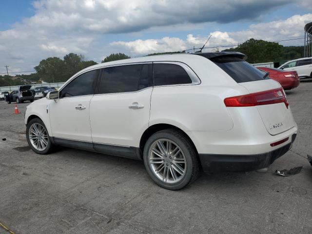 2LMHJ5ATXKBL04119 - 2019 LINCOLN MKT WHITE photo 2