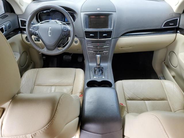 2LMHJ5ATXKBL04119 - 2019 LINCOLN MKT WHITE photo 8