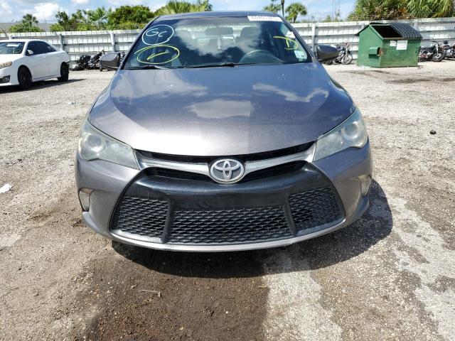 4T1BF1FK2HU323357 - 2017 TOYOTA CAMRY LE GRAY photo 5