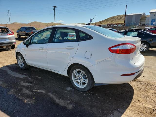 3FADP4BJ0JM146820 - 2018 FORD FIESTA SE WHITE photo 2