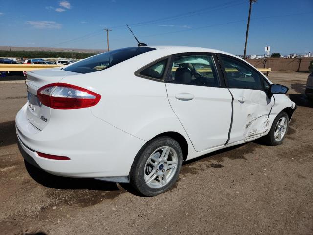 3FADP4BJ0JM146820 - 2018 FORD FIESTA SE WHITE photo 3