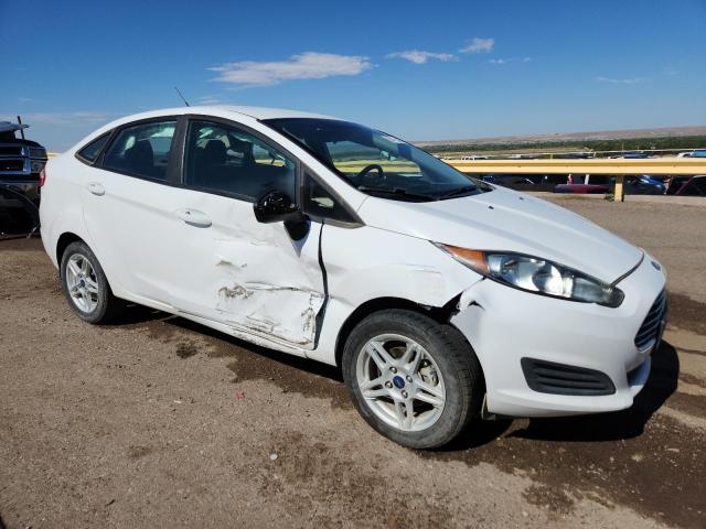 3FADP4BJ0JM146820 - 2018 FORD FIESTA SE WHITE photo 4
