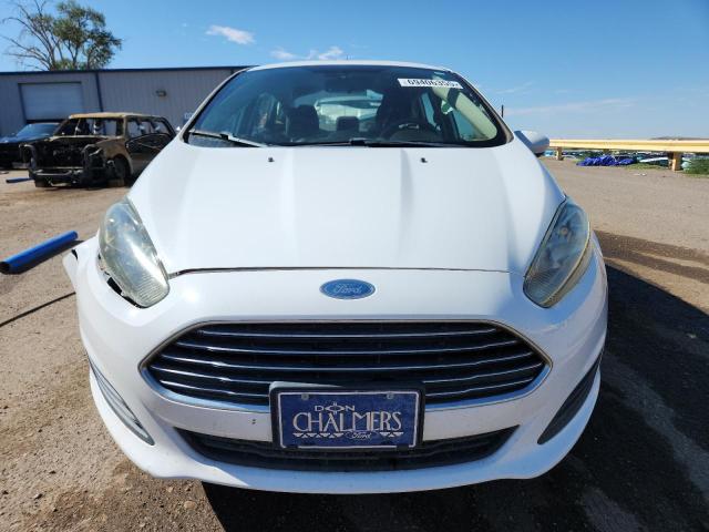 3FADP4BJ0JM146820 - 2018 FORD FIESTA SE WHITE photo 5