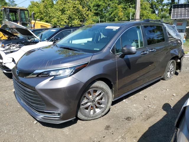 2022 TOYOTA SIENNA XLE, 