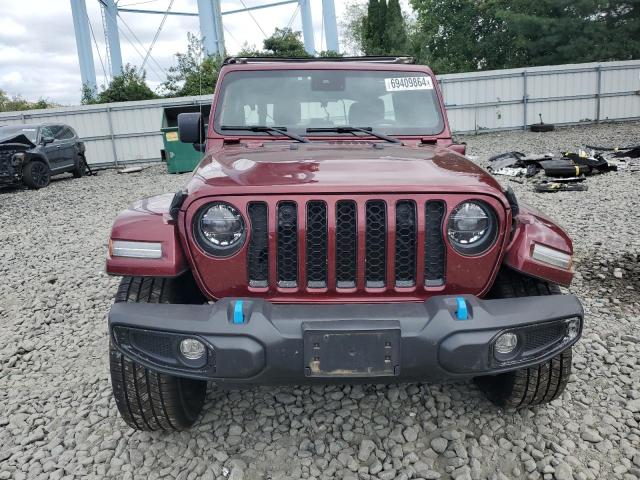 1C4JJXP64NW124510 - 2022 JEEP WRANGLER U SAHARA 4XE RED photo 5