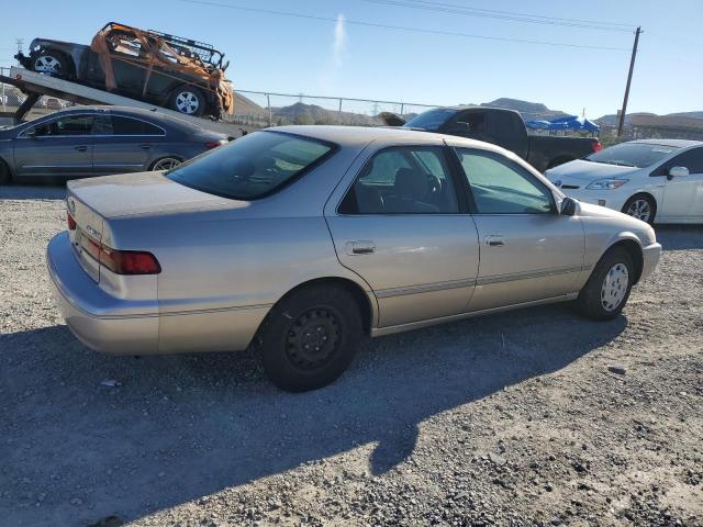 JT2BG22K6W0214345 - 1998 TOYOTA CAMRY CE TAN photo 3