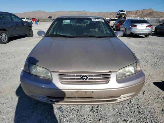 JT2BG22K6W0214345 - 1998 TOYOTA CAMRY CE TAN photo 5