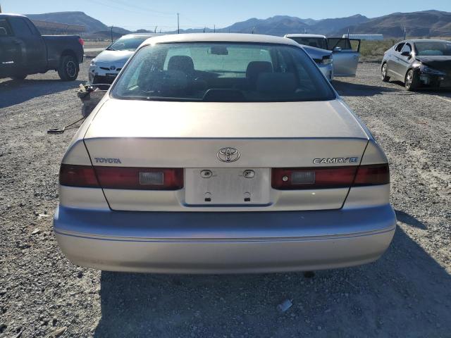 JT2BG22K6W0214345 - 1998 TOYOTA CAMRY CE TAN photo 6