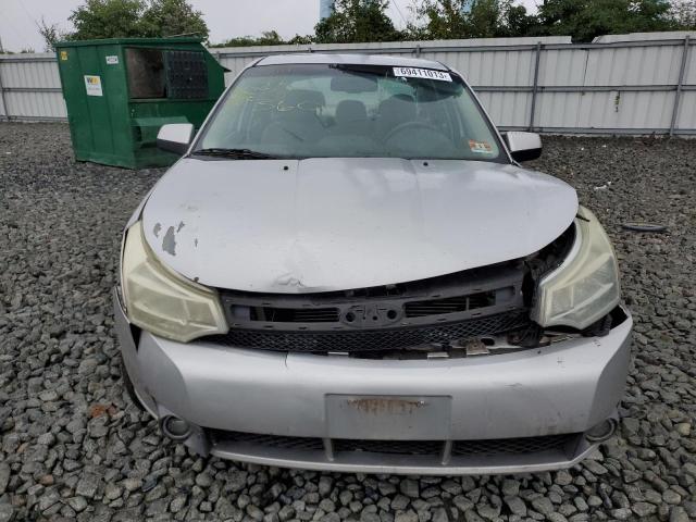 1FAHP36N09W153254 - 2009 FORD FOCUS SES SILVER photo 5