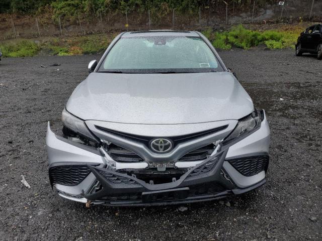 4T1T11BKXMU020605 - 2021 TOYOTA CAMRY SE 银色 照片 5