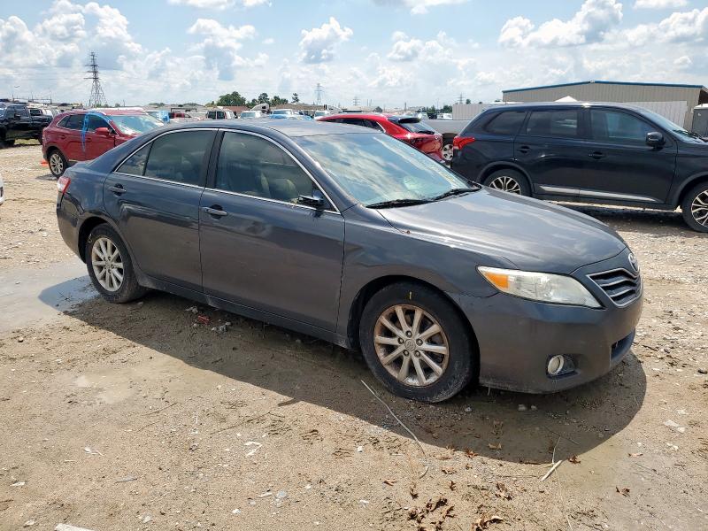 4T1BF3EKXAU075796 - 2010 TOYOTA CAMRY BASE Szary zdjęcie 4