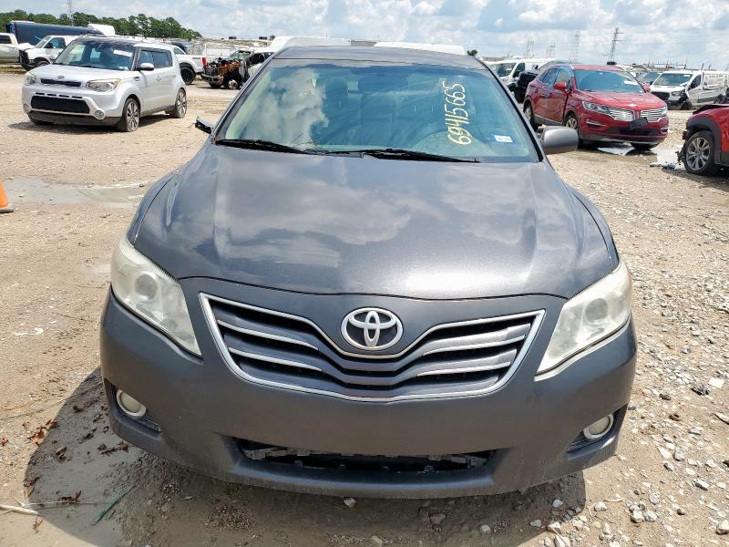 4T1BF3EKXAU075796 - 2010 TOYOTA CAMRY BASE Szary zdjęcie 5