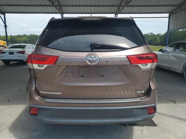 5TDKZRFH6KS346389 - 2019 TOYOTA HIGHLANDER SE BROWN photo 6