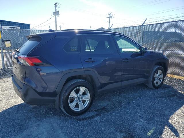 2T3W1RFV2KW005570 - 2019 TOYOTA RAV4 XLE Көк фото 3