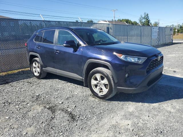 2T3W1RFV2KW005570 - 2019 TOYOTA RAV4 XLE Көк фото 4