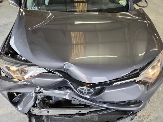2T3BFREV3JW852436 - 2018 TOYOTA RAV4 LE Gri fotoğraf 12
