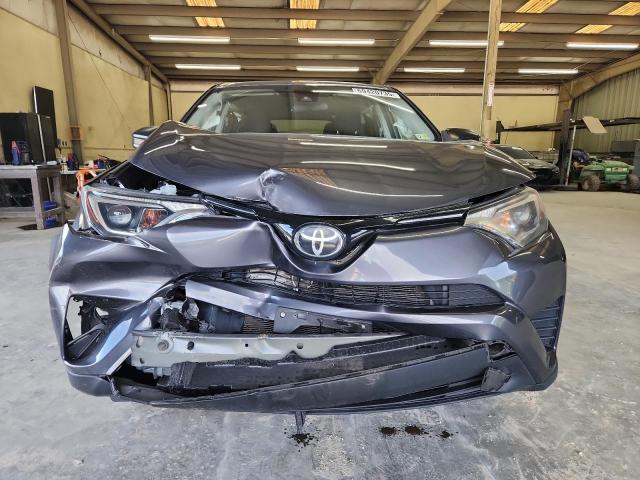 2T3BFREV3JW852436 - 2018 TOYOTA RAV4 LE Gri fotoğraf 5