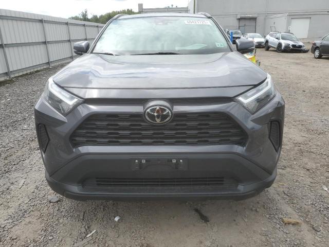 2T3P1RFV6PW365730 - 2023 TOYOTA RAV4 XLE GRAY photo 5