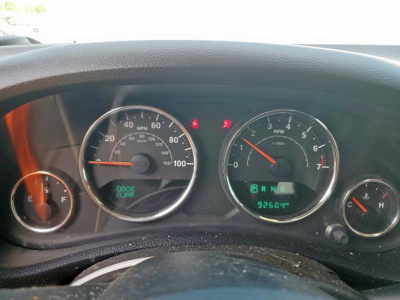 1C4BJWEG2GL284576 - 2016 JEEP WRANGLER U SAHARA WHITE photo 9