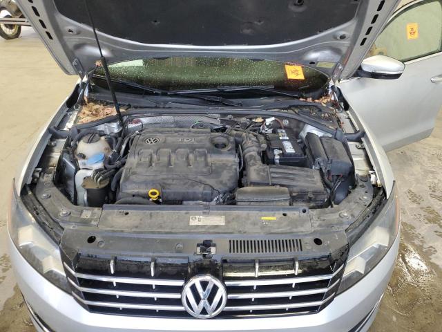 1VWBV7A39FC050184 - 2015 VOLKSWAGEN PASSAT SE 银色 照片 11