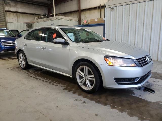 1VWBV7A39FC050184 - 2015 VOLKSWAGEN PASSAT SE 银色 照片 4