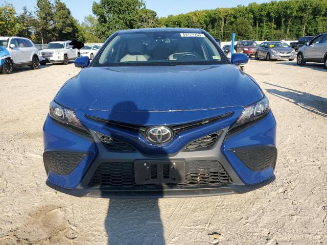 4T1T11AK8RU201596 - 2024 TOYOTA CAMRY SE NIGHT SHADE BLUE photo 5