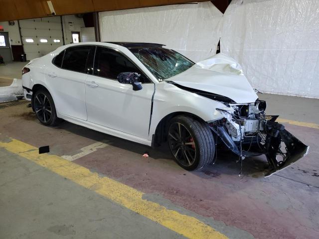 4T1B61HKXJU077712 - 2018 TOYOTA CAMRY XSE Ақ фото 4