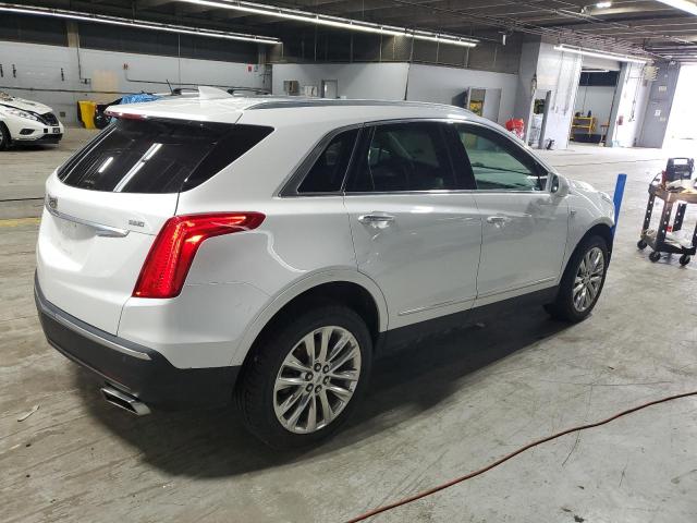 1GYKNCRS0JZ135745 - 2018 CADILLAC XT5 LUXURY WHITE photo 3