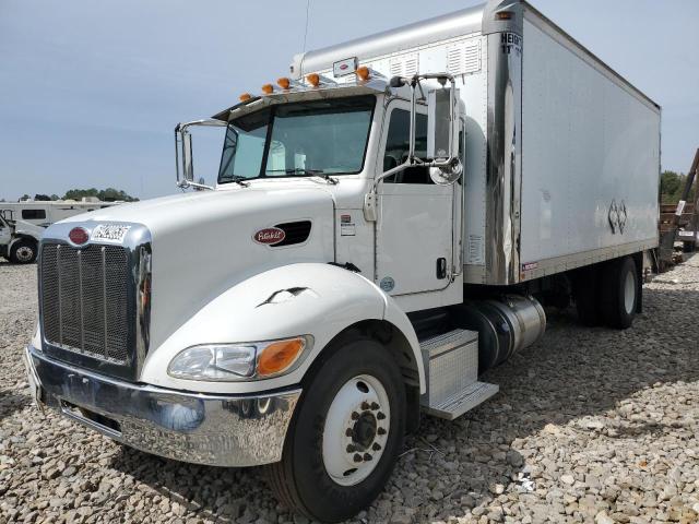 2NP2HN7X0DM179949 - 2013 PETERBILT 337 WHITE photo 2