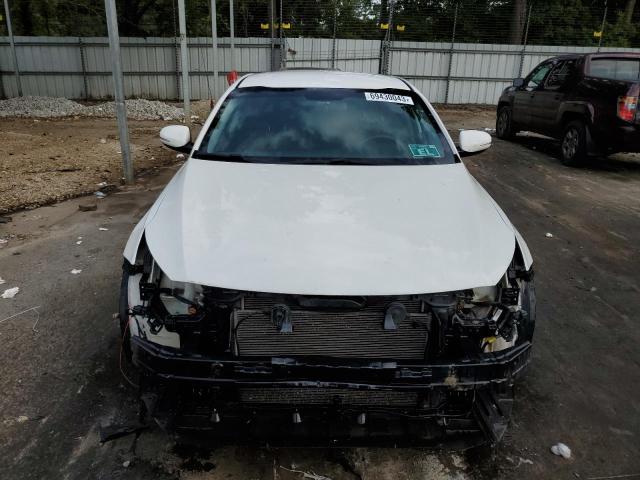 KNAGM4A73F5627712 - 2015 KIA OPTIMA LX WHITE photo 5