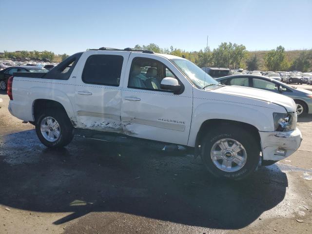 3GNVKFE01AG280575 - 2010 CHEVROLET AVALANCHE LT WHITE photo 4