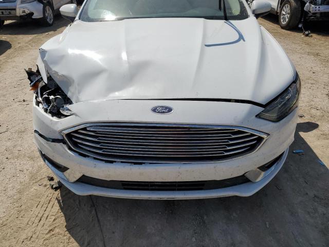 3FA6P0HD5JR211814 - 2018 FORD FUSION SE WHITE photo 11