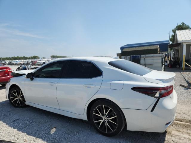 4T1G11AKXNU621310 - 2022 TOYOTA CAMRY SE WHITE photo 2