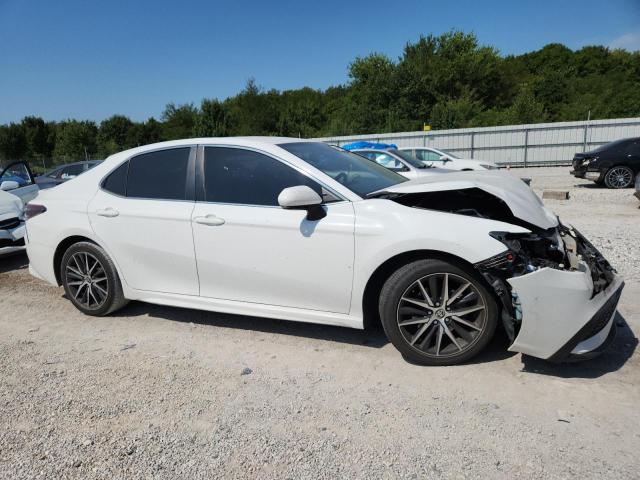 4T1G11AKXNU621310 - 2022 TOYOTA CAMRY SE WHITE photo 4