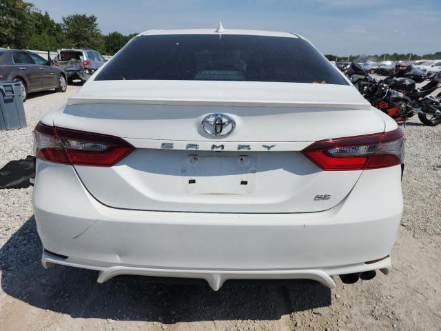 4T1G11AKXNU621310 - 2022 TOYOTA CAMRY SE WHITE photo 6