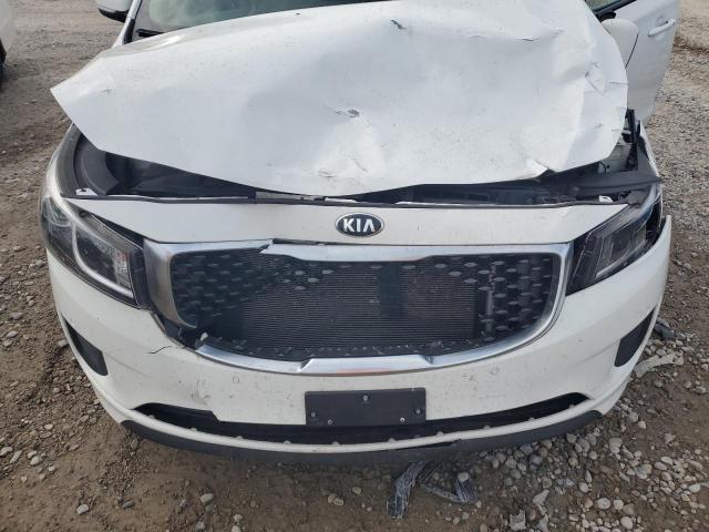 KNDMB5C12H6268084 - 2017 KIA SEDONA LX WHITE photo 12